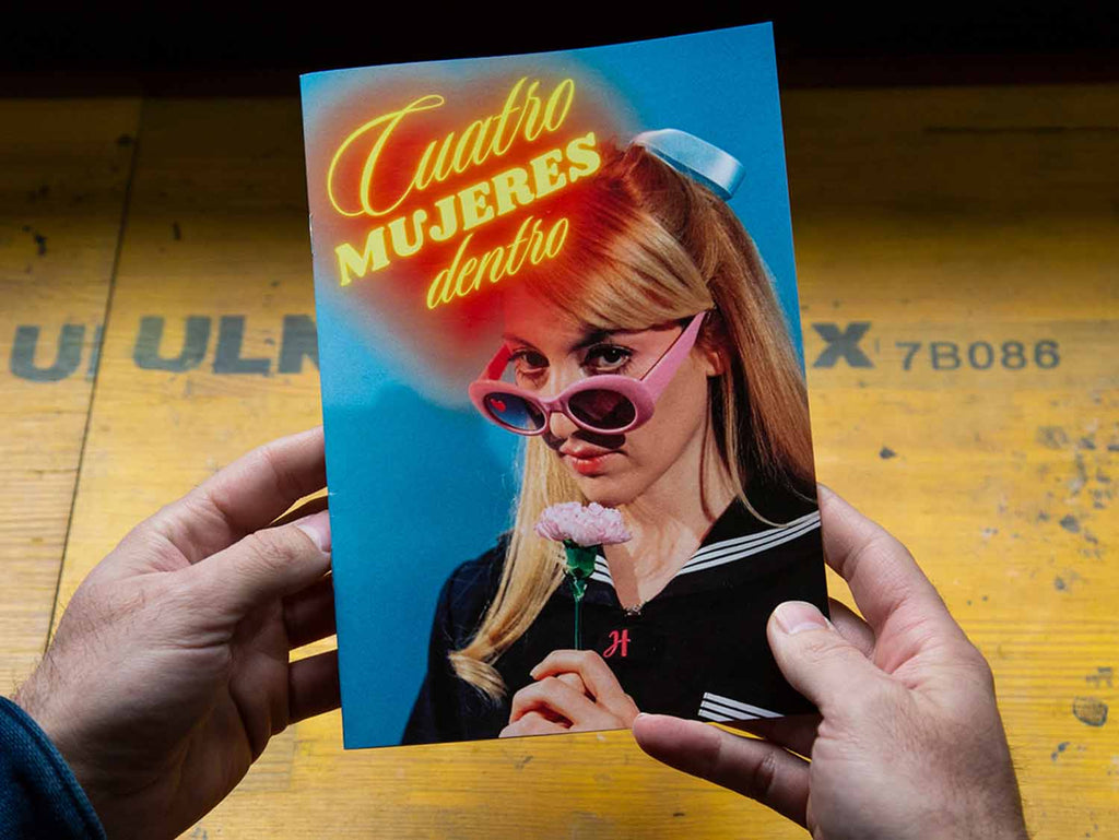 Cuatro mujeres dentro